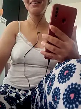 Snapshot of lolo890 chatting on October 30, 2025, 11:22 am lolo890 online show from October 30, 2025, 11:22 am