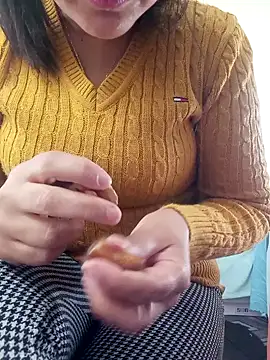 Snapshot of lolo890 chatting on December 1, 2025, 9:14 am lolo890 online show from December 1, 2025, 9:14 am