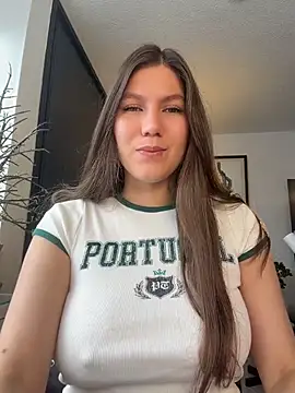 AmelieLaurent  online show from July 5, 2026, 4:58 pm
