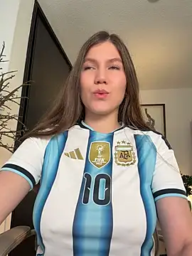 AmelieLaurent  online show from July 11, 2026, 11:39 pm