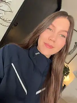 AmelieLaurent  online show from July 29, 2026, 1:37 am