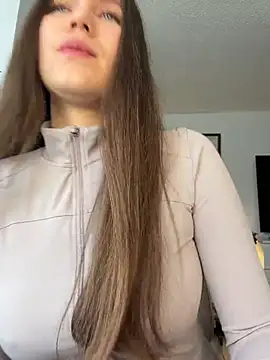 AmelieLaurent  online show from August 5, 2026, 2:09 pm