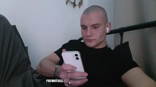 ETHAN MOORE online show from February 5, 2026, 6:34 pm