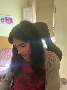 calliemaggotbone online show from April 10, 2026, 3:28 pm