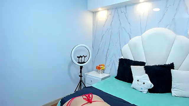 Rosalinda Cortez online show from March 5, 2025, 12:33 pm