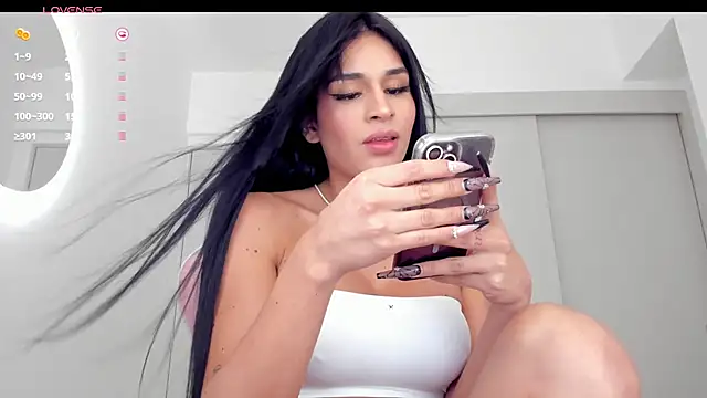 mia yourmommy online show from December 6, 2024, 9:35 pm