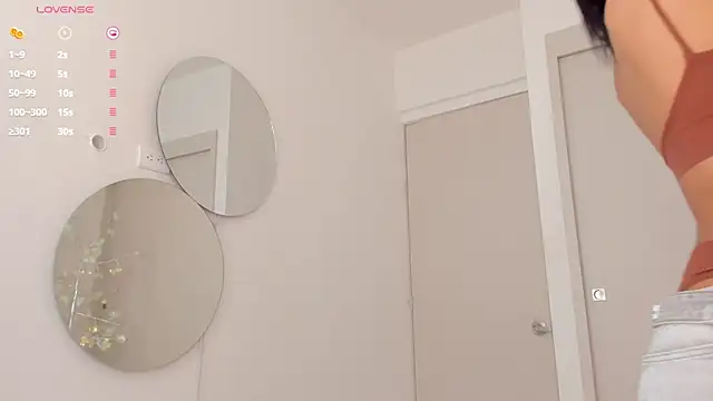 mia yourmommy online show from March 22, 2025, 9:31 pm