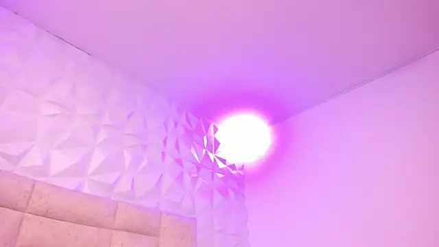 PauletteJ online show from April 21, 2026, 11:49 am