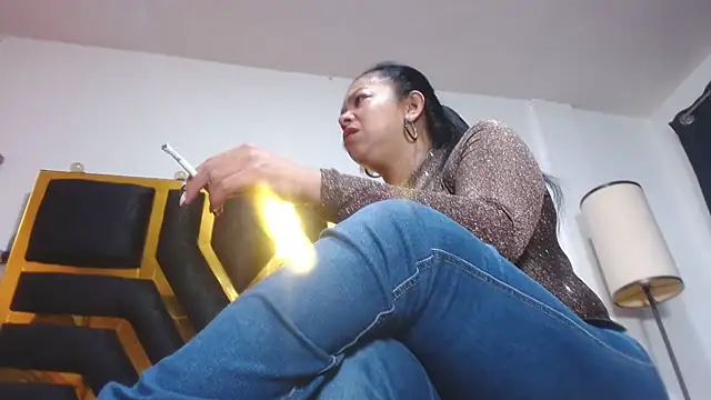 Helennahot online show from April 15, 2026, 2:46 pm