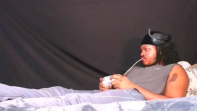 Carolinayoungin online show from April 12, 2026, 5:18 pm