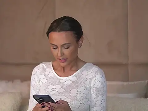 Snapshot of AnaisBellas chatting on December 12, 2024, 8:53 pm AnaisBellas online show from December 12, 2024, 8:53 pm