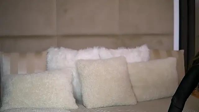 Snapshot of AnaisBellas chatting on January 2, 2025, 9:28 pm AnaisBellas online show from January 2, 2025, 9:28 pm