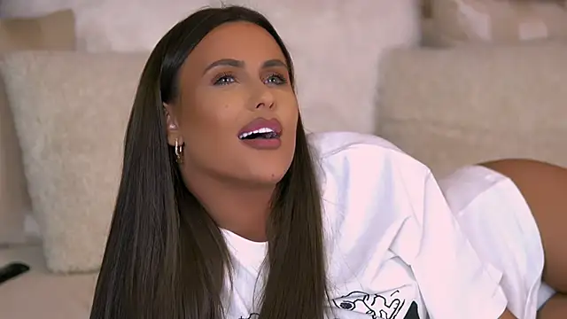 Snapshot of AnaisBellas chatting on February 12, 2025, 1:09 am AnaisBellas online show from February 12, 2025, 1:09 am