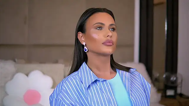 Snapshot of AnaisBellas chatting on February 22, 2025, 2:39 am AnaisBellas online show from February 22, 2025, 2:39 am