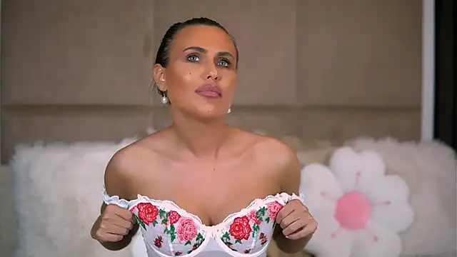 Snapshot of AnaisBellas chatting on February 25, 2025, 4:35 am AnaisBellas online show from February 25, 2025, 4:35 am