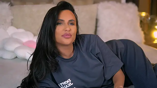 Snapshot of AnaisBellas chatting on March 2, 2025, 9:11 pm AnaisBellas online show from March 2, 2025, 9:11 pm