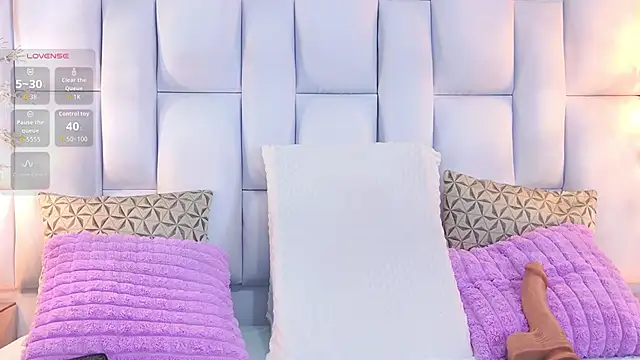 Snapshot of Iris_Ross_ chatting on November 8, 2025, 11:32 am Iris Ross online show from November 8, 2025, 11:32 am