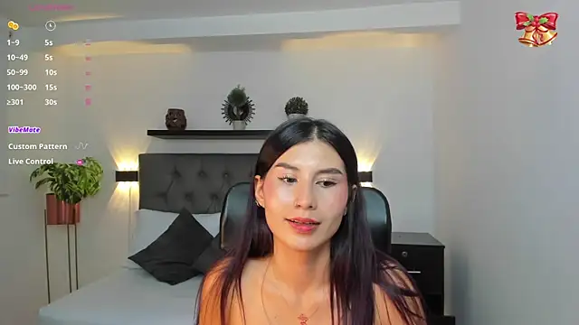 Snapshot of emily_villamil chatting on December 31, 2024, 9:06 pm emily villamil online show from December 31, 2024, 9:06 pm