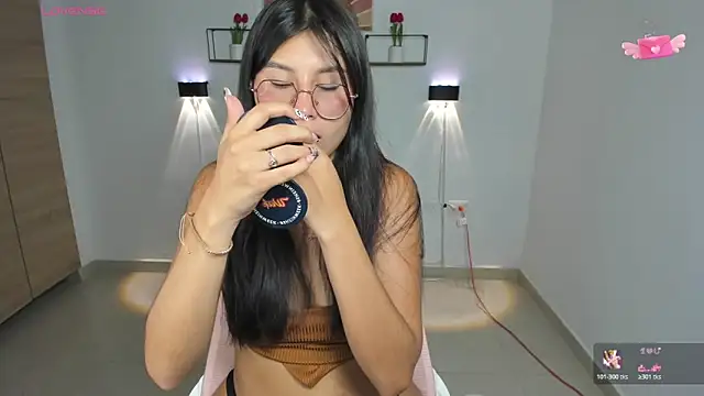 Snapshot of emily_villamil chatting on October 20, 2025, 9:04 pm emily villamil online show from October 20, 2025, 9:04 pm