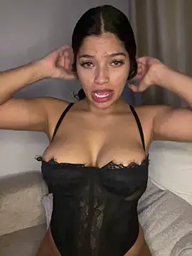 Snapshot of AgathaGeorgiou chatting on November 7, 2025, 11:05 pm AgathaGeorgiou online show from November 7, 2025, 11:05 pm