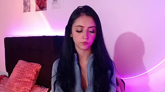 Snapshot of Coralinnee_ chatting on March 7, 2025, 4:13 am Coralinnee  online show from March 7, 2025, 4:13 am