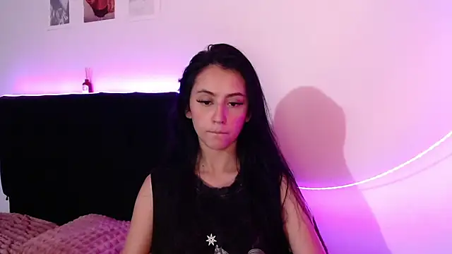 Snapshot of Coralinnee_ chatting on March 19, 2025, 4:03 am Coralinnee  online show from March 19, 2025, 4:03 am