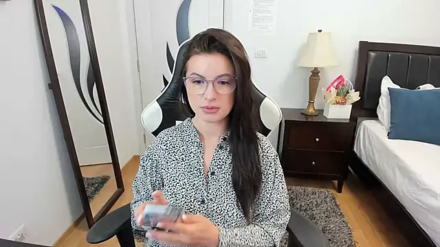 AmyPure  online show from May 7, 2026, 4:40 am