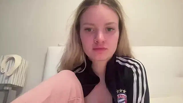 mariemelissah online show from February 19, 2025, 10:12 am