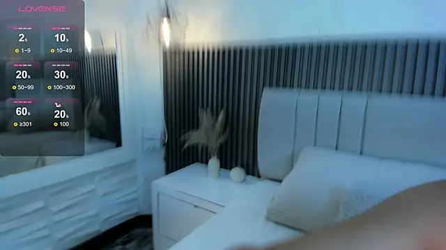 SHANONCLARK online show from November 5, 2025, 7:03 pm