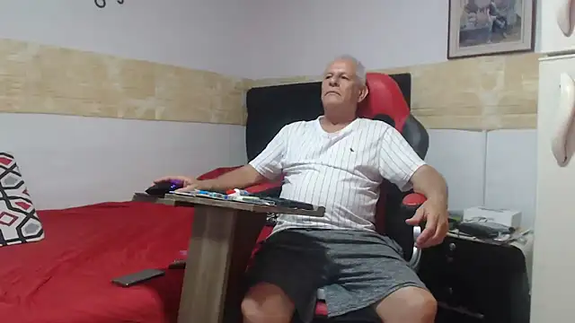 Snapshot of VALENTINO1983_ chatting on September 9, 2025, 11:26 pm VALENTINO1983 online show from September 9, 2025, 11:26 pm