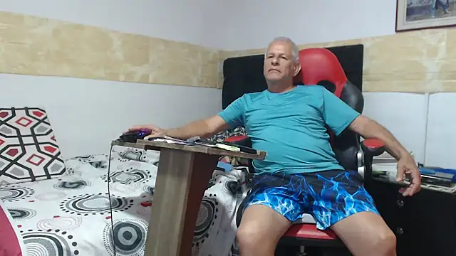 Snapshot of VALENTINO1983_ chatting on October 1, 2025, 3:45 am VALENTINO1983 online show from October 1, 2025, 3:45 am