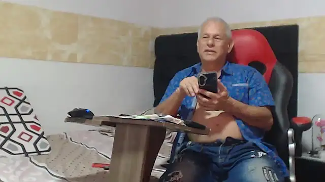 Snapshot of VALENTINO1983_ chatting on October 10, 2025, 1:48 am VALENTINO1983 online show from October 10, 2025, 1:48 am