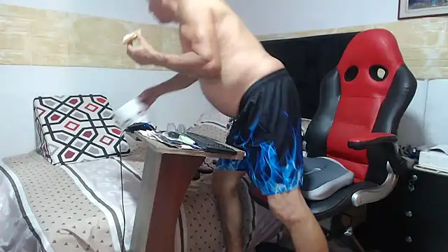 Snapshot of VALENTINO1983_ chatting on November 1, 2025, 4:20 pm VALENTINO1983 online show from November 1, 2025, 4:20 pm