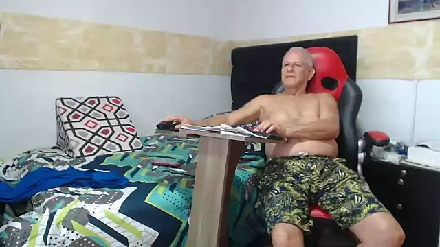 Snapshot of VALENTINO1983_ chatting on November 6, 2025, 5:36 pm VALENTINO1983 online show from November 6, 2025, 5:36 pm