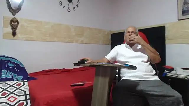 VALENTINO1983  online show from February 12, 2026, 9:32 pm