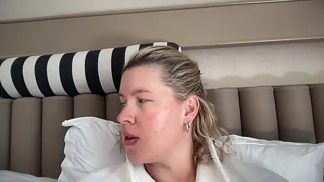 moonamii online show from April 29, 2026, 6:39 am