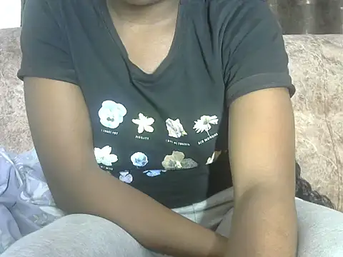 Snapshot of AurelAda chatting on September 17, 2025, 1:24 pm AurelAda online show from September 17, 2025, 1:24 pm