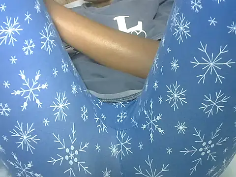 Snapshot of AurelAda chatting on September 18, 2025, 10:45 pm AurelAda online show from September 18, 2025, 10:45 pm