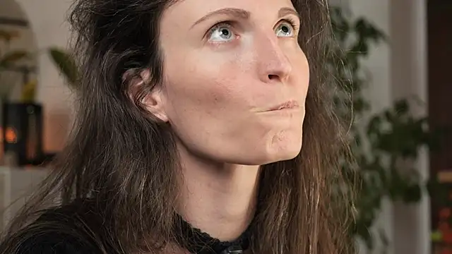 Snapshot of yulladao chatting on October 19, 2025, 4:18 pm yulladao online show from October 19, 2025, 4:18 pm