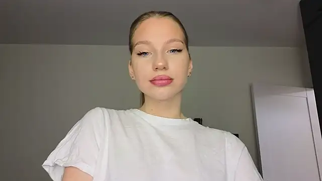 MiaKeler online show from February 20, 2025, 4:57 pm