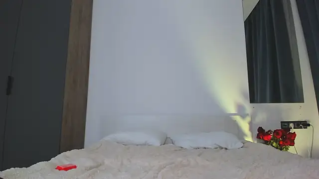 MiaKeler online show from April 24, 2026, 9:39 pm