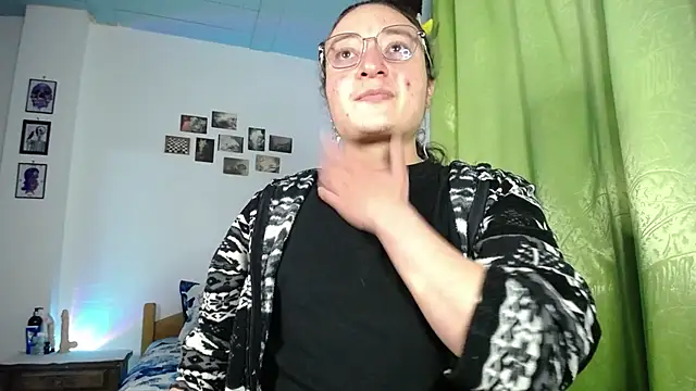 Snapshot of monkeywillwhite chatting on October 31, 2025, 12:11 am monkeywillwhite online show from October 31, 2025, 12:11 am