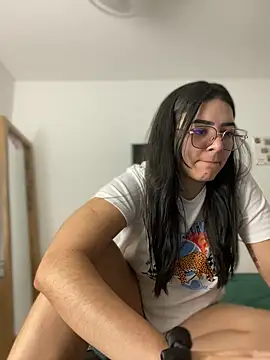 Lia flowers online show from January 21, 2025, 1:29 am