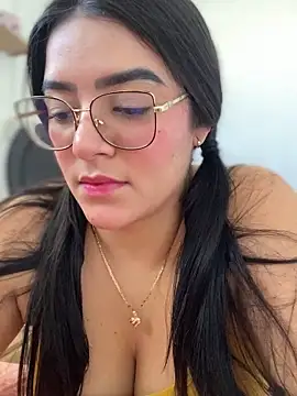 Lia flowers online show from January 26, 2025, 8:56 pm