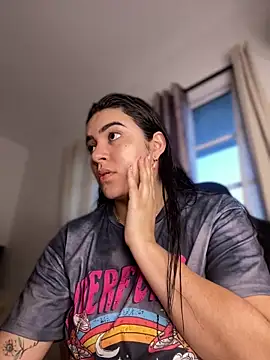 Lia flowers online show from February 7, 2025, 11:03 pm