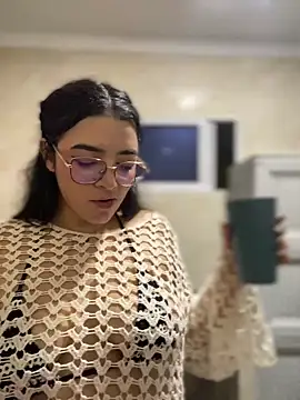 Lia flowers online show from February 28, 2025, 5:26 am