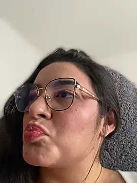 Lia flowers online show from February 28, 2025, 10:06 pm