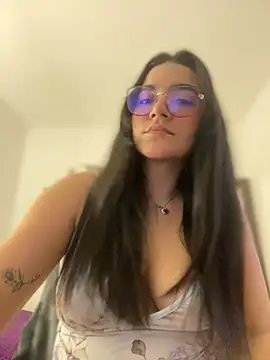 Lia flowers online show from March 5, 2025, 11:05 pm