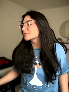 Lia flowers online show from October 26, 2025, 8:15 pm