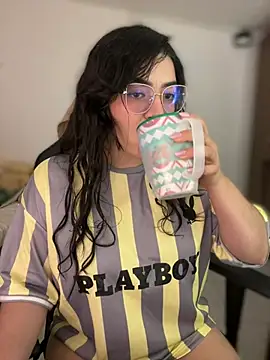 Lia flowers online show from February 11, 2026, 11:10 pm